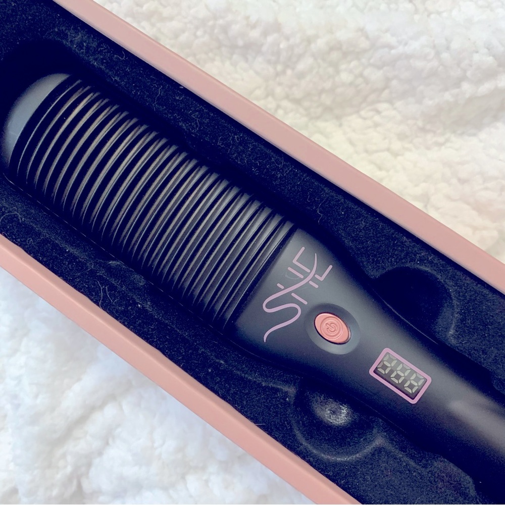 NEW in box SHE Beyond The Beauty Brush N Go X2 Black NEW in Box